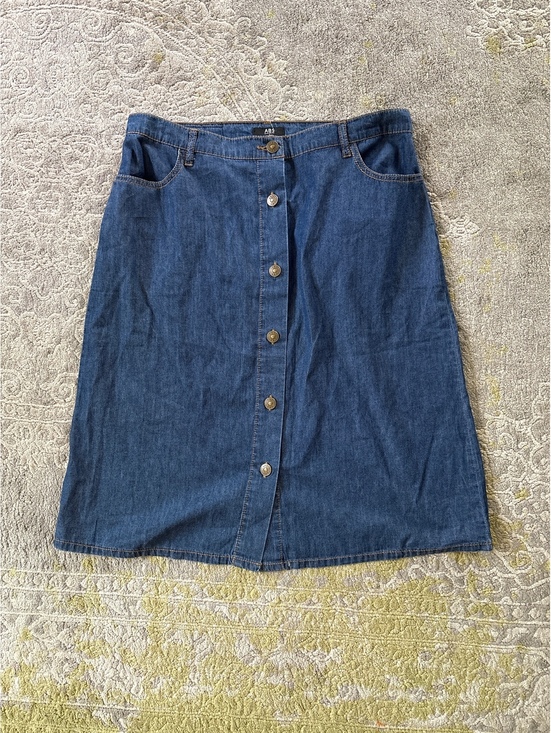 Dresses & Skirts - Denim knee length skirt retro collegiate fall vibes ABS 29, excellent